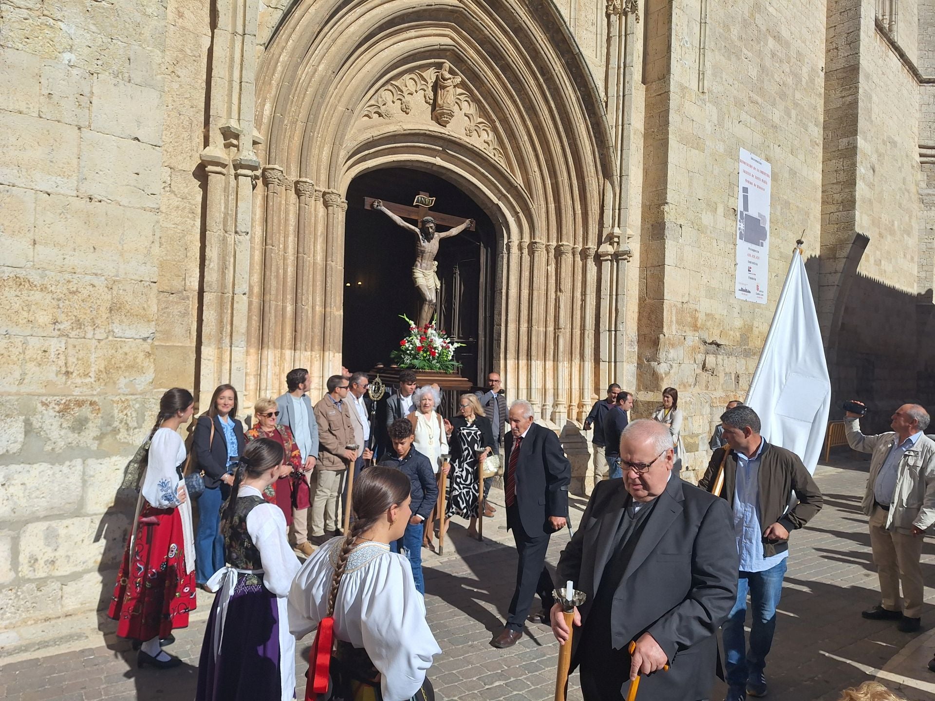 Las imágenes de la procesión de El Cristo de las Puertas en Medina de Rioseco