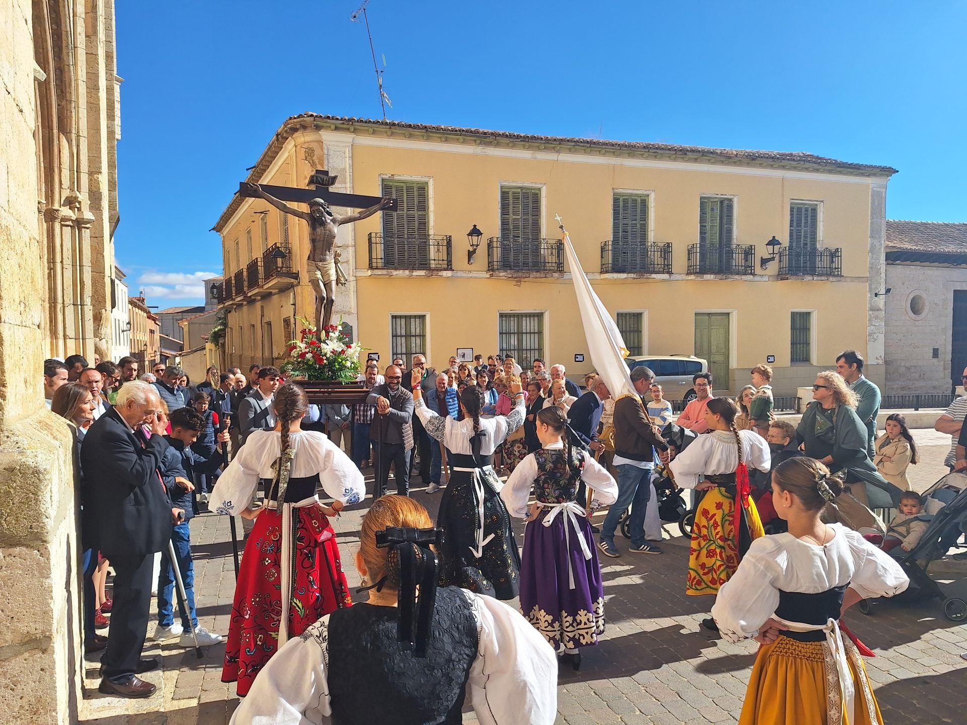 Las imágenes de la procesión de El Cristo de las Puertas en Medina de Rioseco