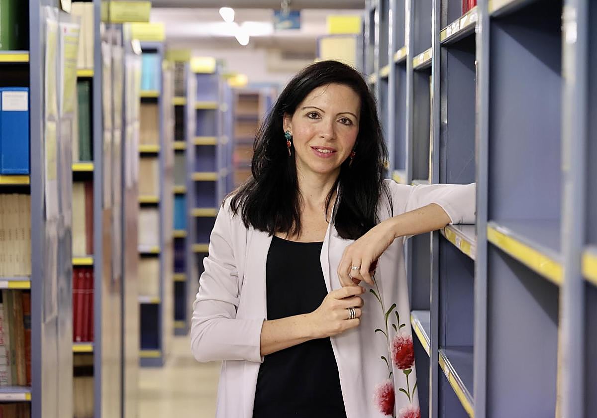 La profesora Virginia Martín en la Facultad de Filosofía y Letras de la Universidad de Valladolid.
