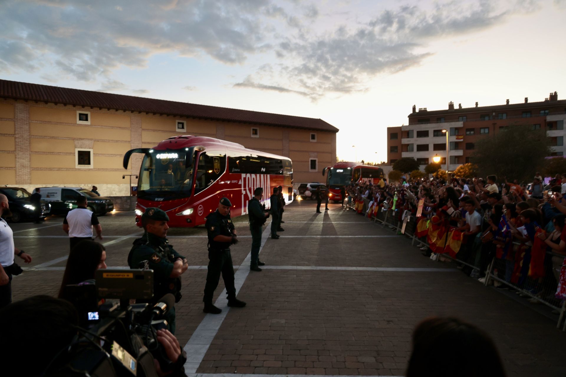 Las imágenes de la llegada de La Roja a Valladolid
