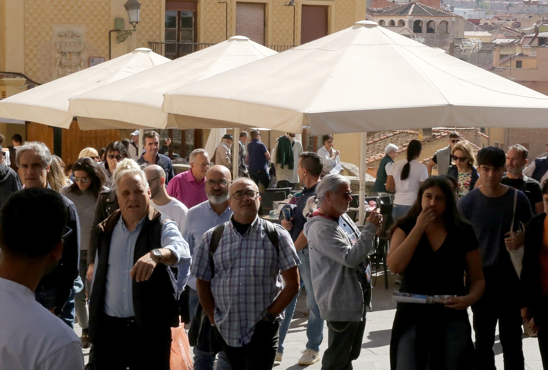 Los turistas abarrotan Segovia por el puente del Pilar