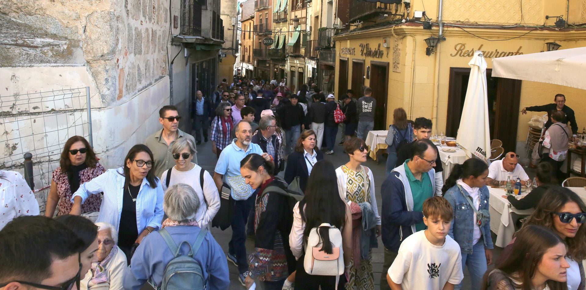 Los turistas abarrotan Segovia por el puente del Pilar