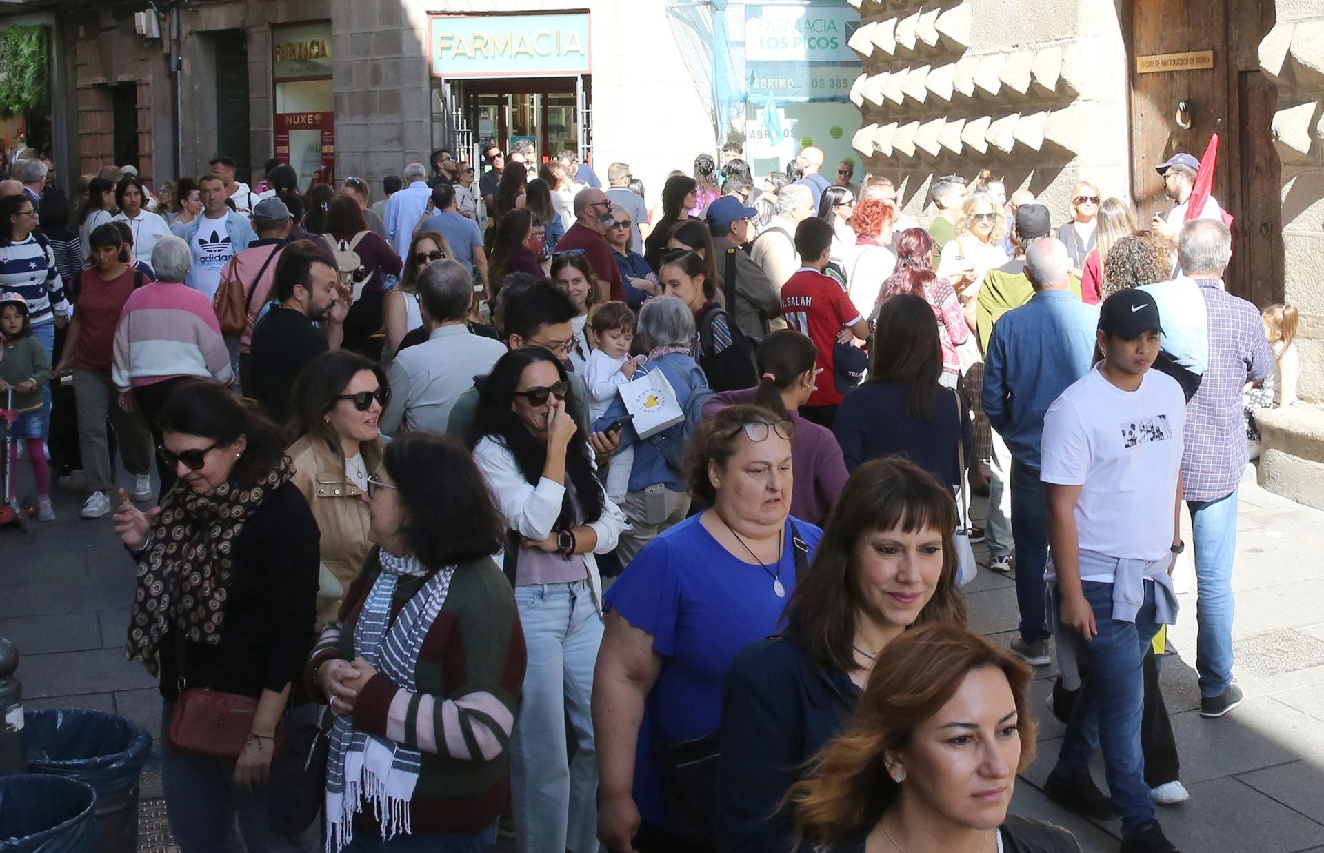 Los turistas abarrotan Segovia por el puente del Pilar
