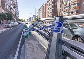El impacto del vehículo en la valla del viaducto de Arco de Ladrillo.