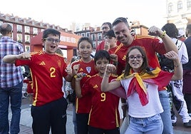 Daniel, Marcos, Álvaro y Lucía disfrutan de la Fan Zone junto a su padre.