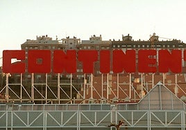 Letrero de Continente, el primer gran centro comercial de Valladolid.