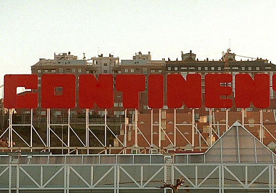 Letrero de Continente, el primer gran centro comercial de Valladolid.
