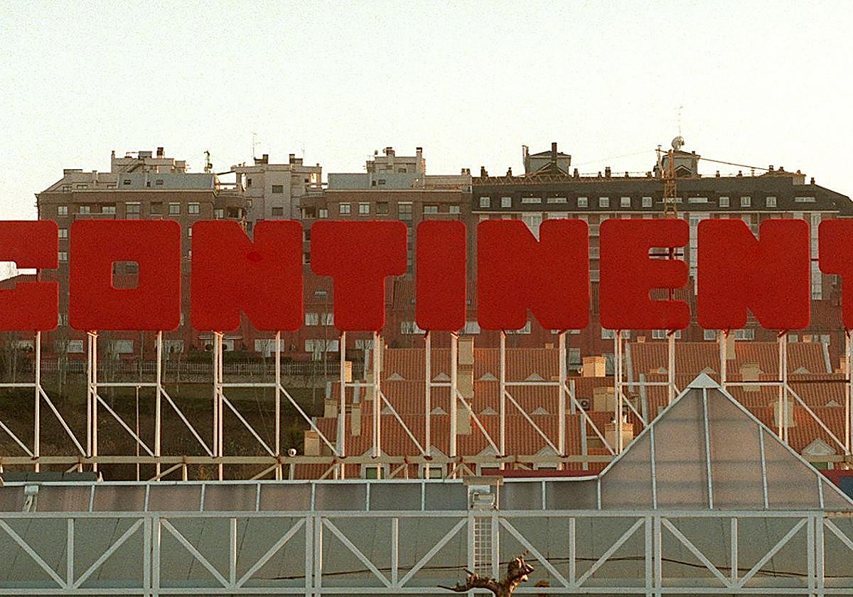 Letrero de Continente, el primer gran centro comercial de Valladolid.
