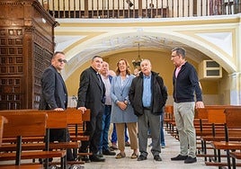 La presidenta de la Diputación y el obispo, en la visita a la iglesia de la Santa Cruz en Grijota.