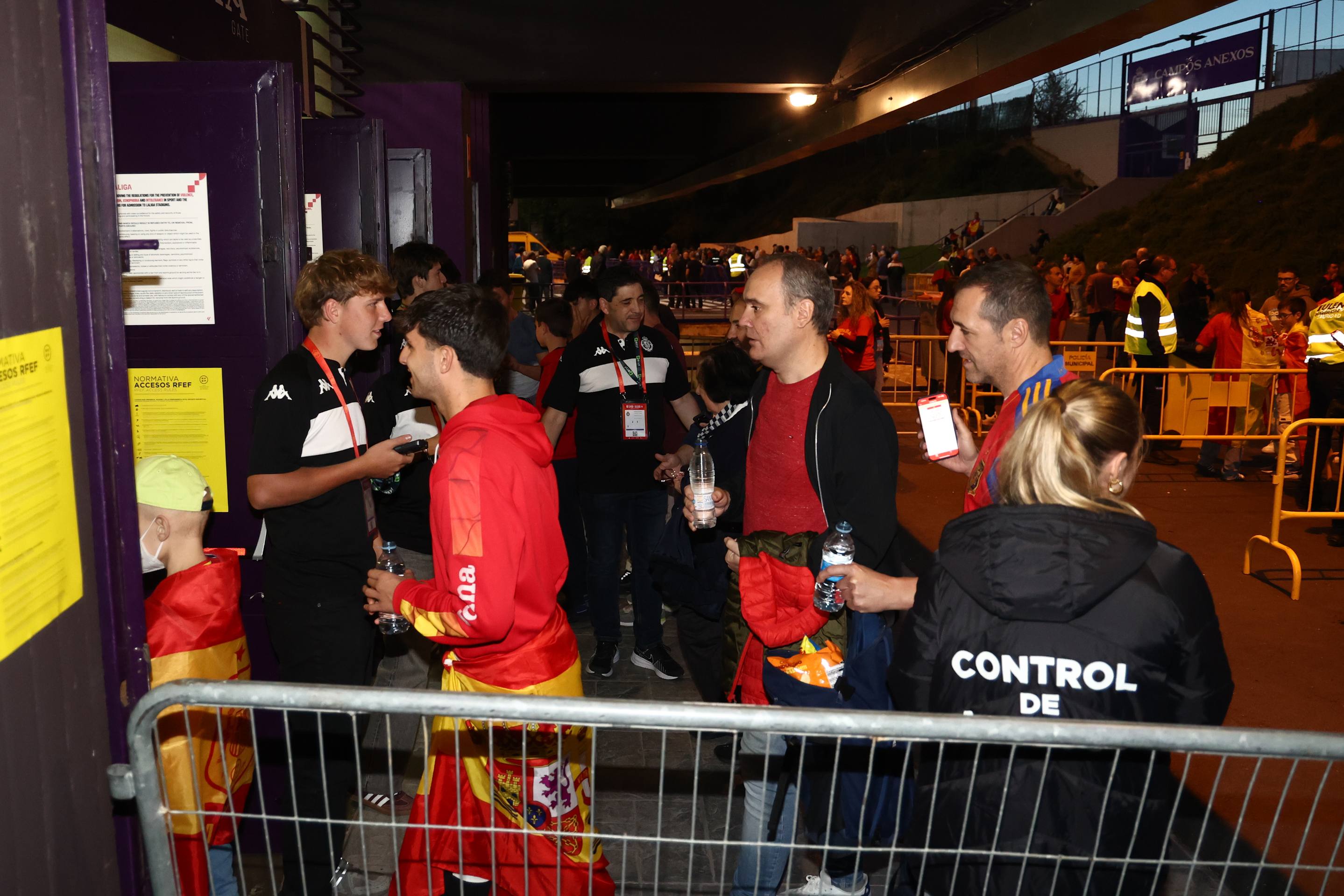 Las imágenes del ambiente en la previa del España-Bulgaria