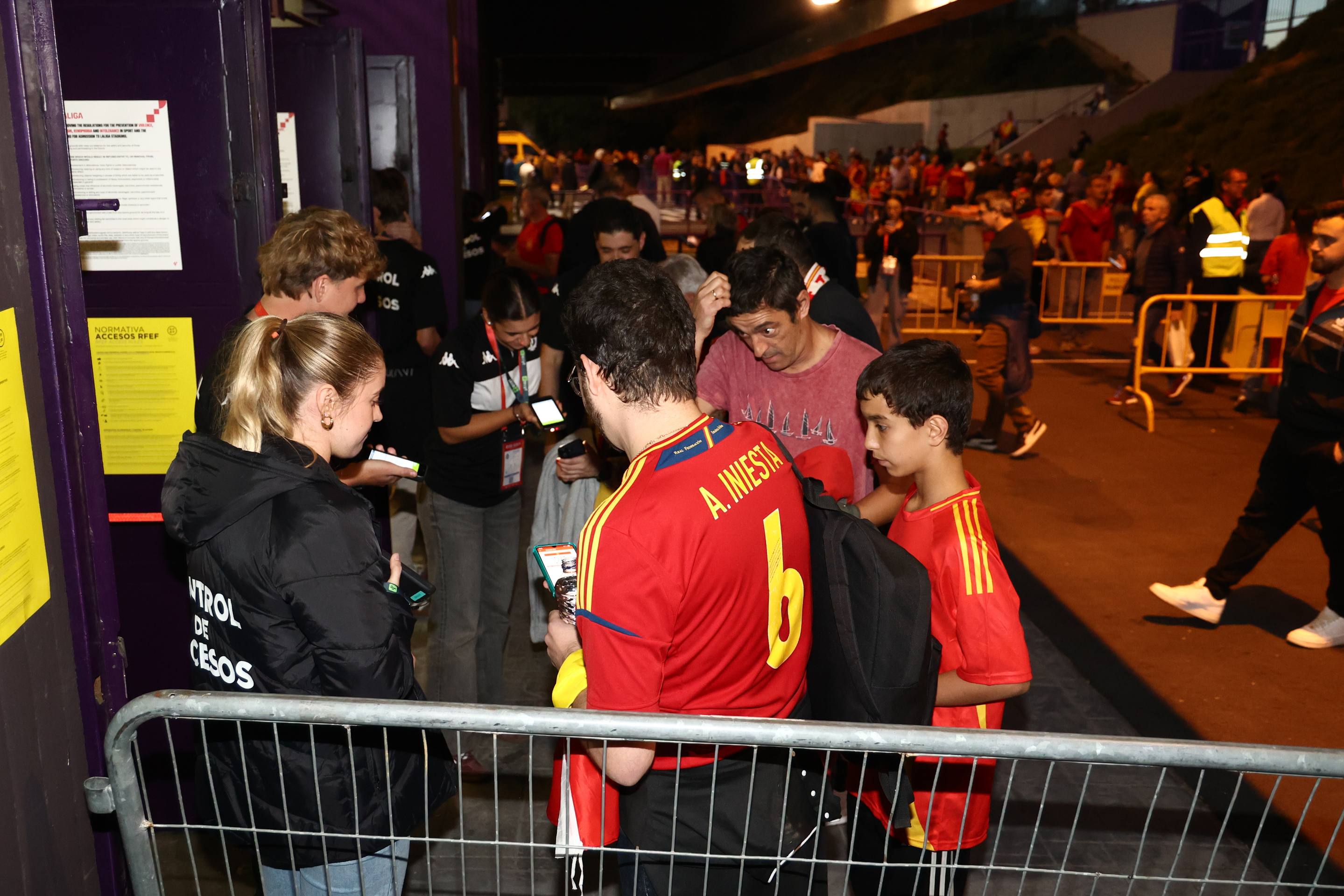 Las imágenes del ambiente en la previa del España-Bulgaria