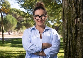 Sandra de Blas en un pinar de Pedrajas de San Esteban.