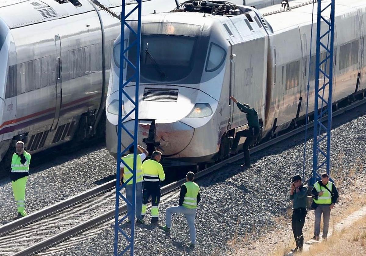 El tren, detenido este martes por la mañana a la altura de Hornillos de Eresma.