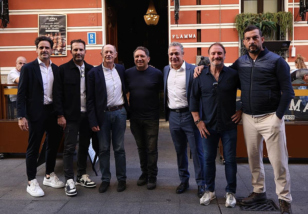 De izquierda a derecha, García Calvo, Rubén Baraja, Luis Minguela, Eusebio Sacristán, Gabi Moya, Juan Carlos 'El Galgo' y Ricardo López.