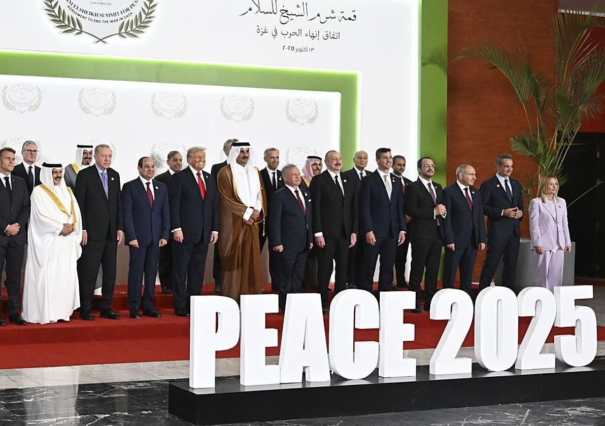 Ceremonia de firma del Plan de Paz para Oriente Próximo, en Egipto, este lunes.