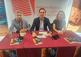Emiliano Allende, director de la SIMME, a la izquierda, junto al alcalde y la concejala de Medina del Campo.