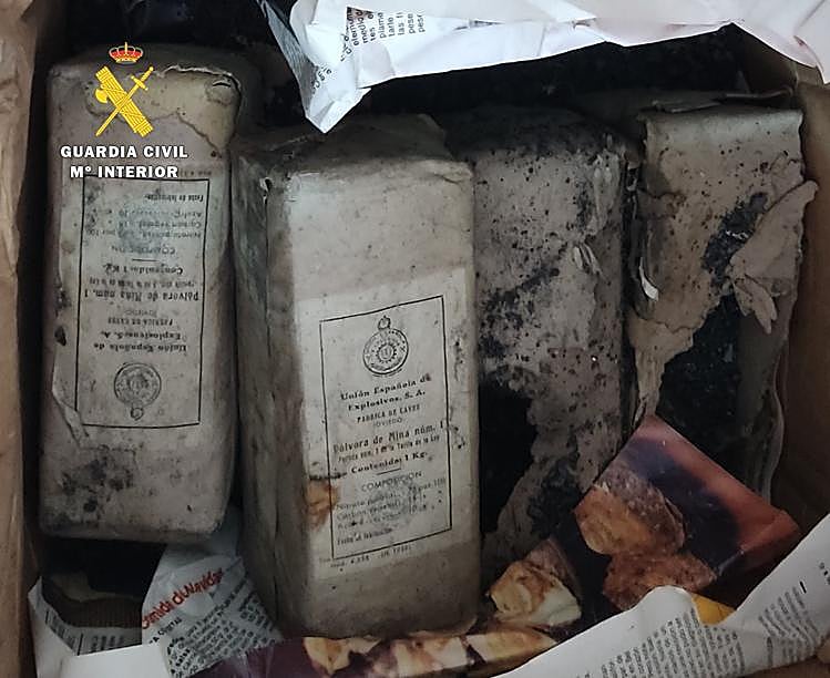 Imágen de los paquetes de pólvora neutralizados.