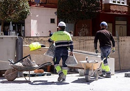 Imagen de archivo de trabajadores de la construcción en Valladolid.