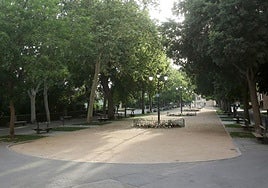 Vista general del paseo del Salón en la ciudad de Segovia.