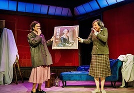 Alba Frechilla (derecha) y María Negro, de Valquiria Teatro.