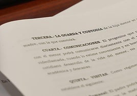 Detalle de una demanda de divorcio.