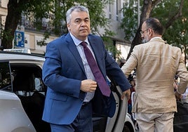 Santos Cerdán a su llegada al Tribunal Supremo, del que salió para entrar en la prisión de Soto del Real por orden del juez.