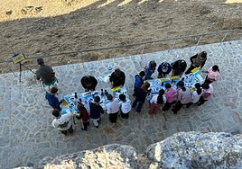 Taller infantil de pintura impartido por Isidoro Moreno en el mirador del roto de la muralla