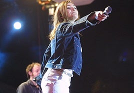 Amaia Montero, durante el concierto que la Oreja de Van Gogh dio en la Feria de Muestras de Valladolid en 2001.
