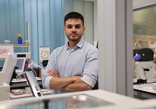 Jorge Martín Arana, en los laboratorios del Hospital Clínico Universitario de Valladolid.
