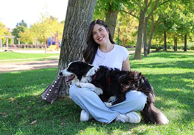 María Sanz y su perro Murphy.