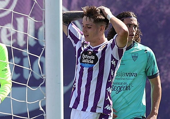 Carvajal se lamenta tras fallar una ocasión, en un partido anterior.