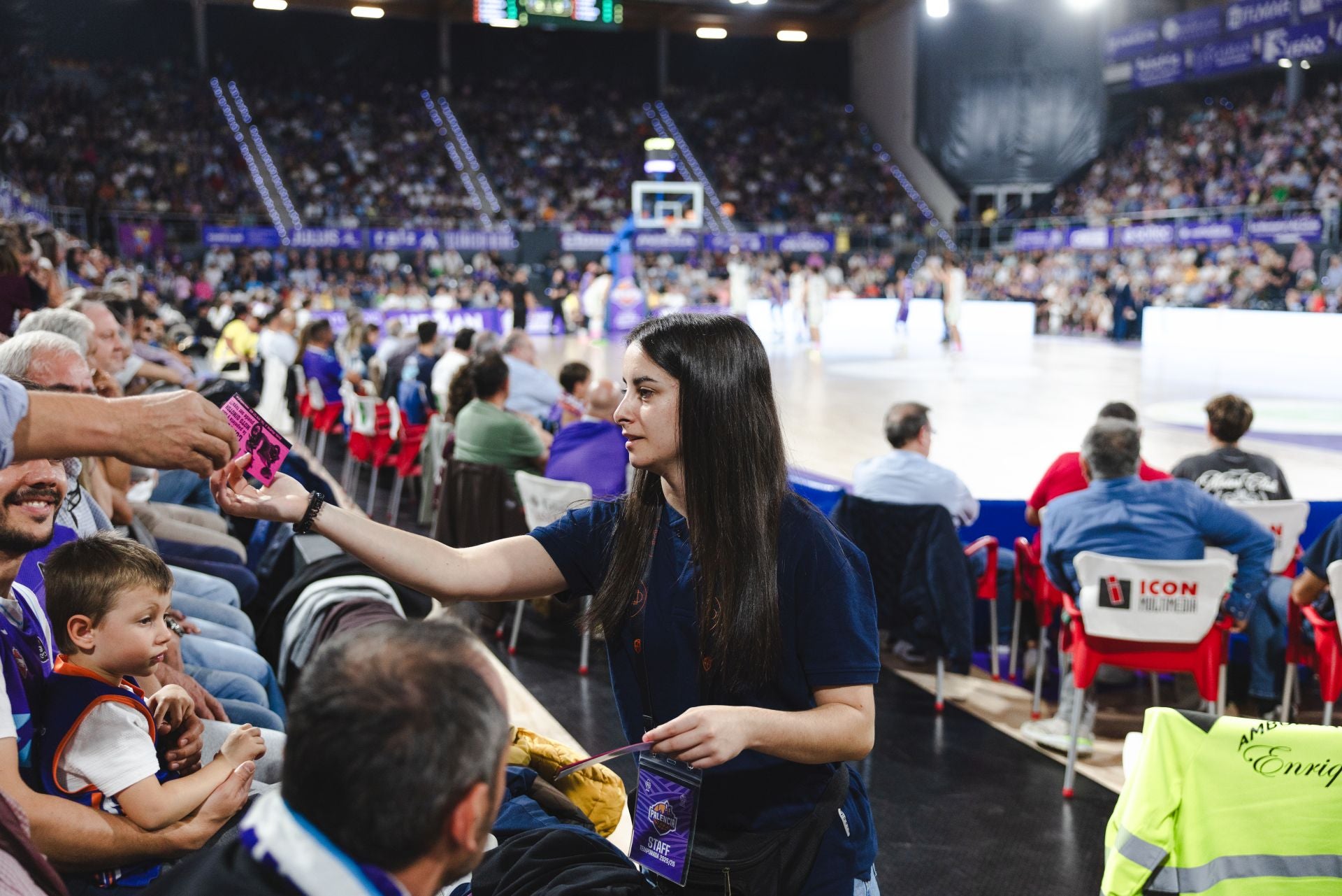 Búscate en las gradas del Súper Agropal-Menorca