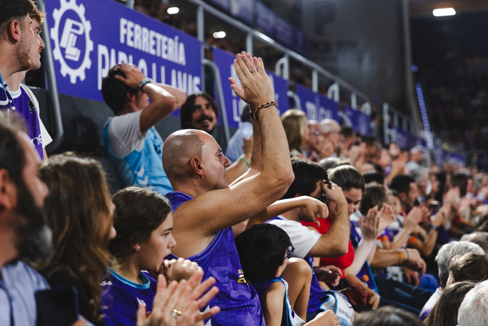 Búscate en las gradas del Súper Agropal-Menorca