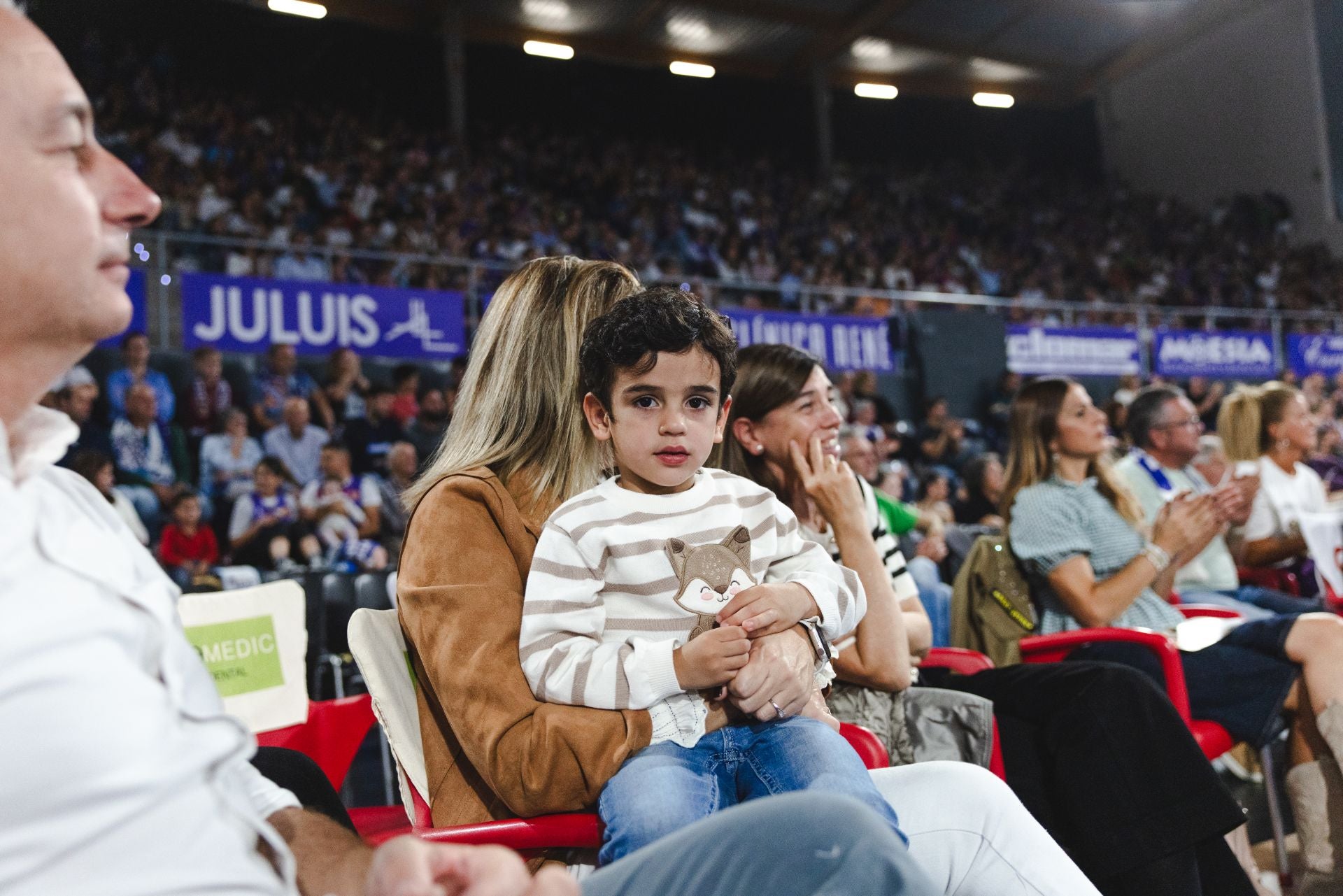 Búscate en las gradas del Súper Agropal-Menorca