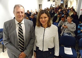 El delegado territorial y la presidenta de la Aemet, Manuel Mora y María José Rallo, este sábado en el congreso Sinobas en San Benito.