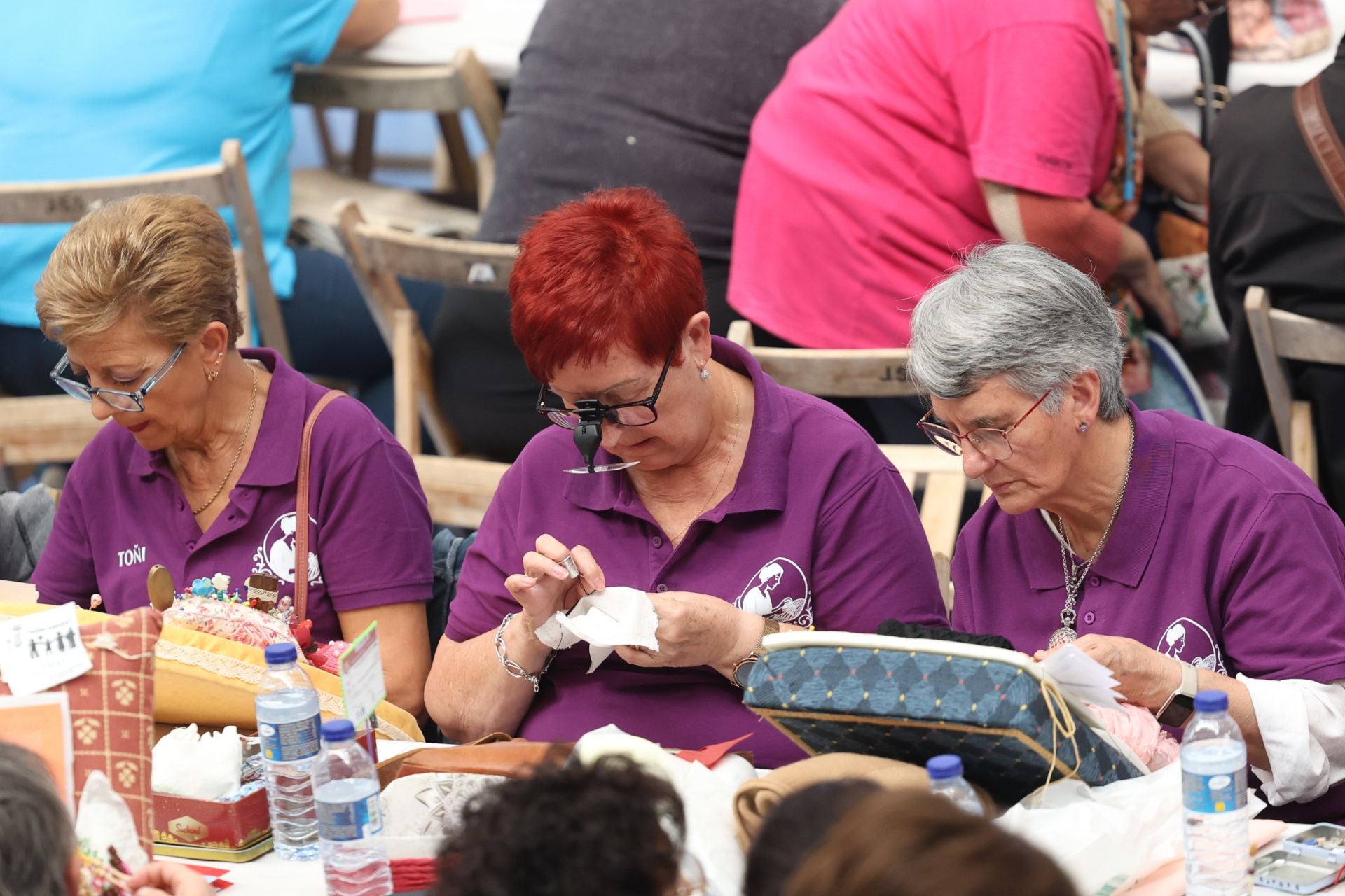 Encuentro nacional de encajeras en el Polideportivo Rondilla en Valladolid