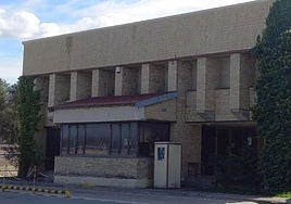 Local en el polígono de la Comunidad de Villa y Tierra Antigua de Cuéllar planteado para los exámenes de conducir.