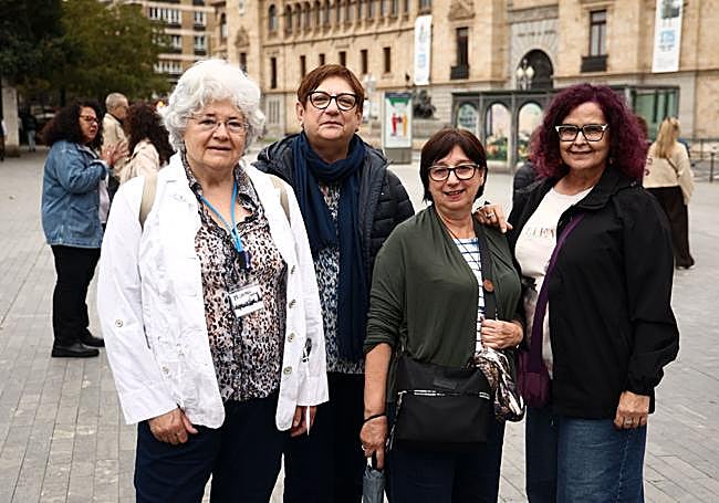 Carmen Alcántara, Rosario Martínez, Toñi Palma y Marisa Samaniego, primera promoción de mujeres interventoras de Renfe, del año 1982.