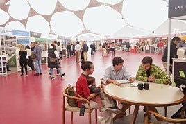 Familias, parejas e inversores se informaron sobre nuevas viviendas en los expositores de FIVA