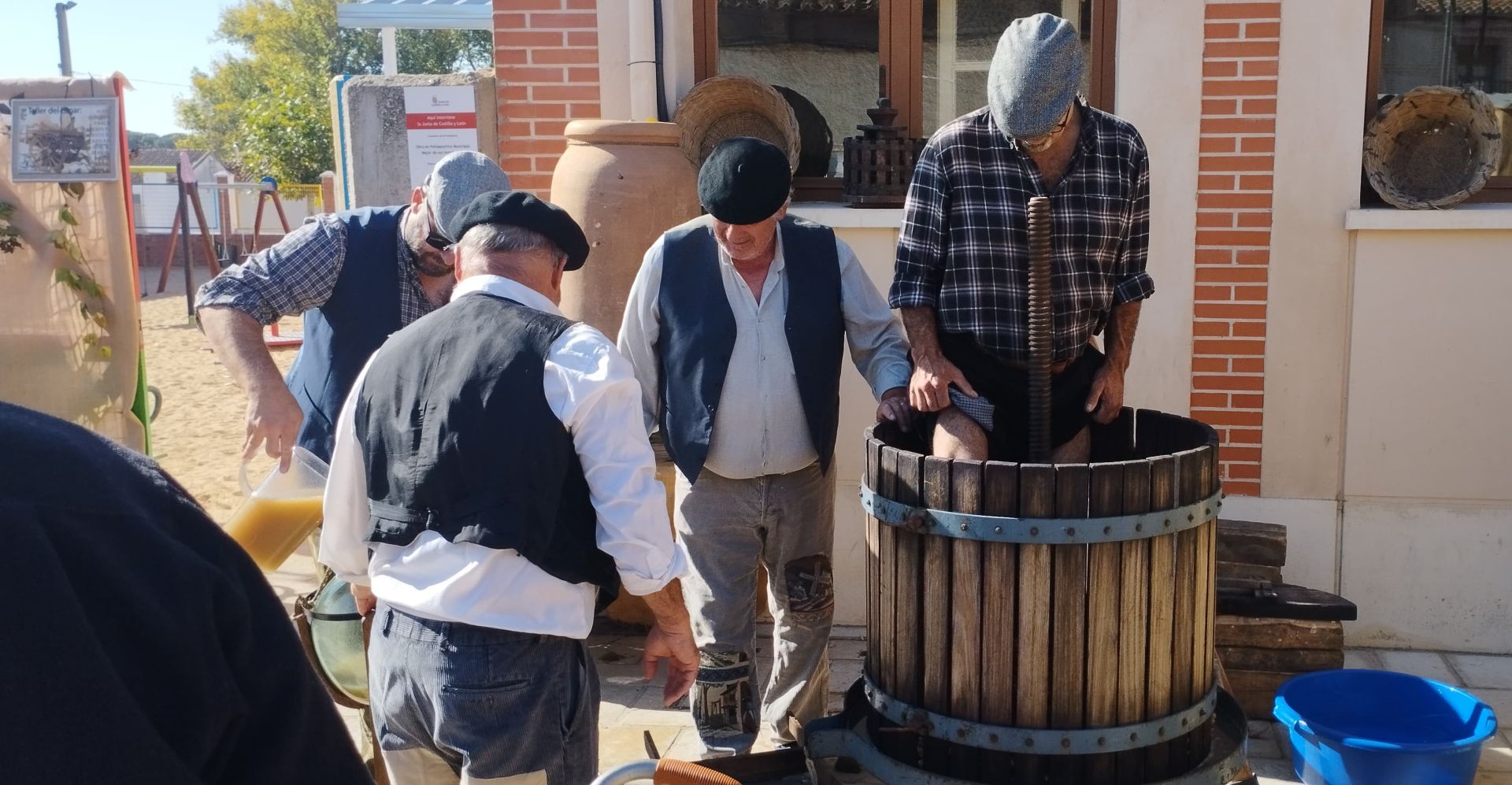 Las imágenes de la XIX Feria de Oficios Aldeanueva