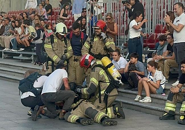 Exhibición de los Bomberos en Portugalete en la tarde del sábado.