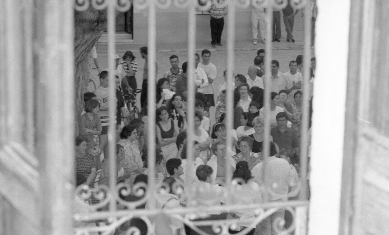 Protesta de vecinos por la futura ubicación de un vertedero en el municipio. 8 de julio de 1997