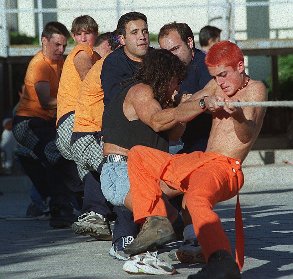 Prueba de sogatira en las fiestas de Quintanilla de Onésimo. 15 de agosto de 2000. 