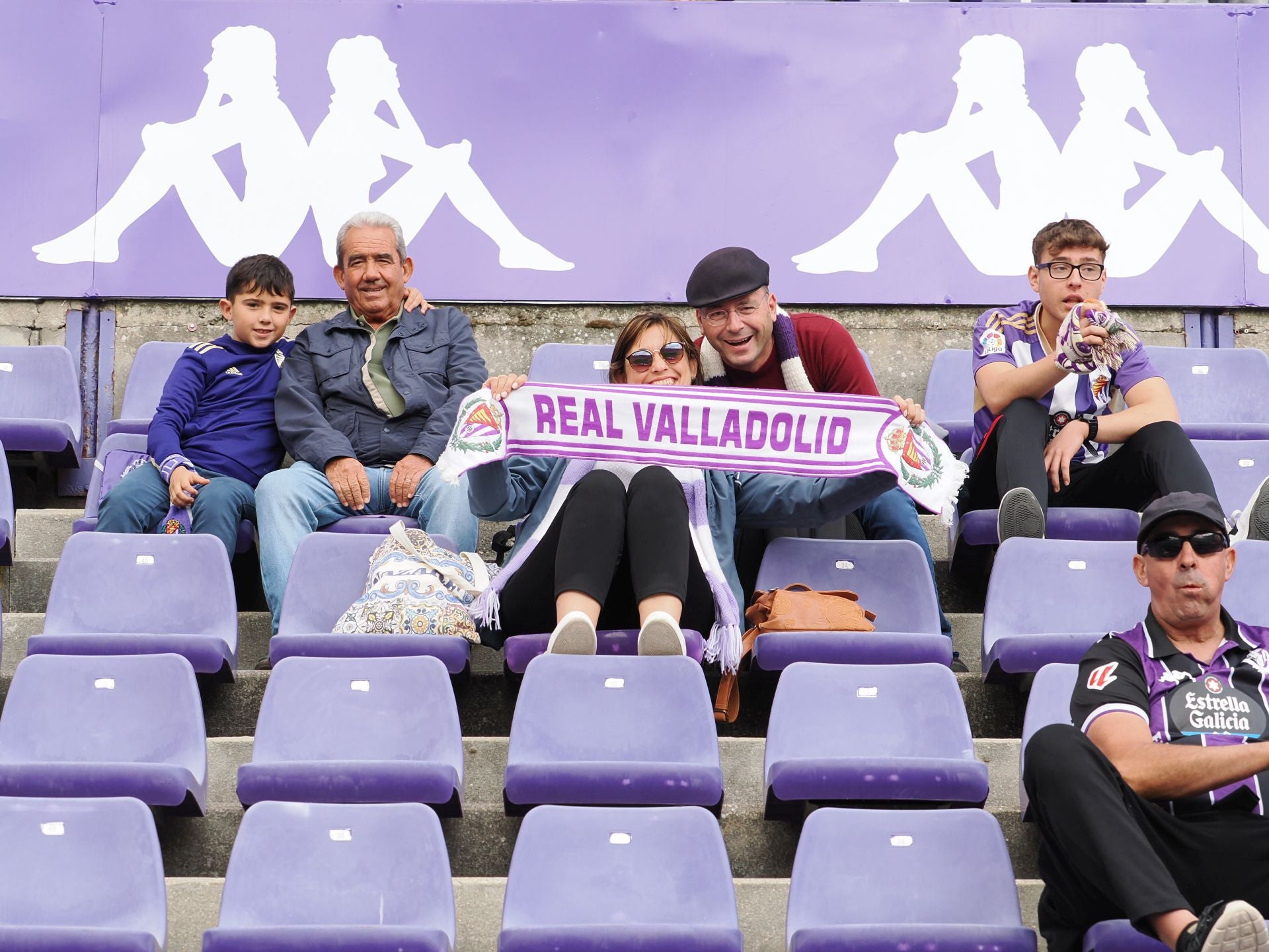 Búscate en la grada del Real Valladolid-Sporting de Gijón (1/4)