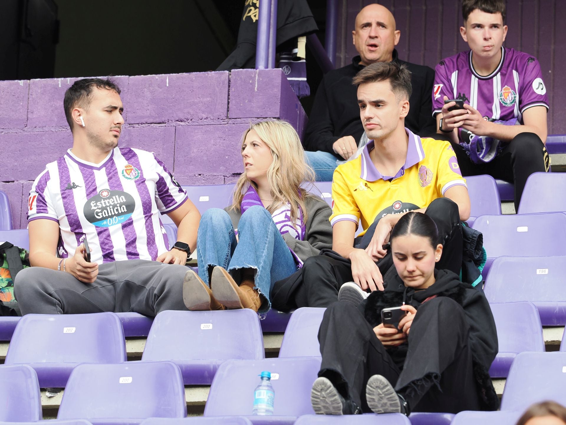 Búscate en la grada del Real Valladolid-Sporting de Gijón (4/4)