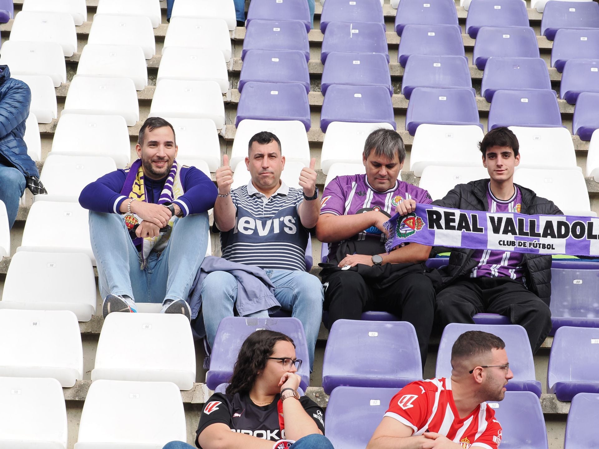 Búscate en la grada del Real Valladolid-Sporting de Gijón (2/4)