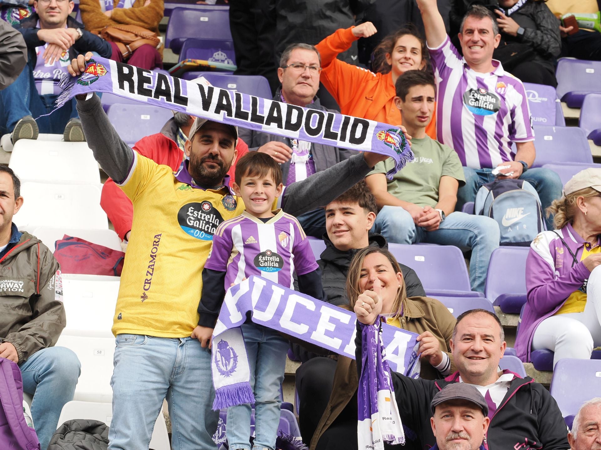 Búscate en la grada del Real Valladolid-Sporting de Gijón (2/4)