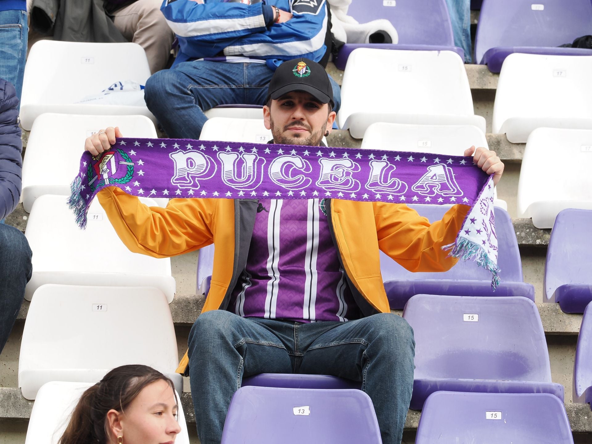 Búscate en la grada del Real Valladolid-Sporting de Gijón (2/4)