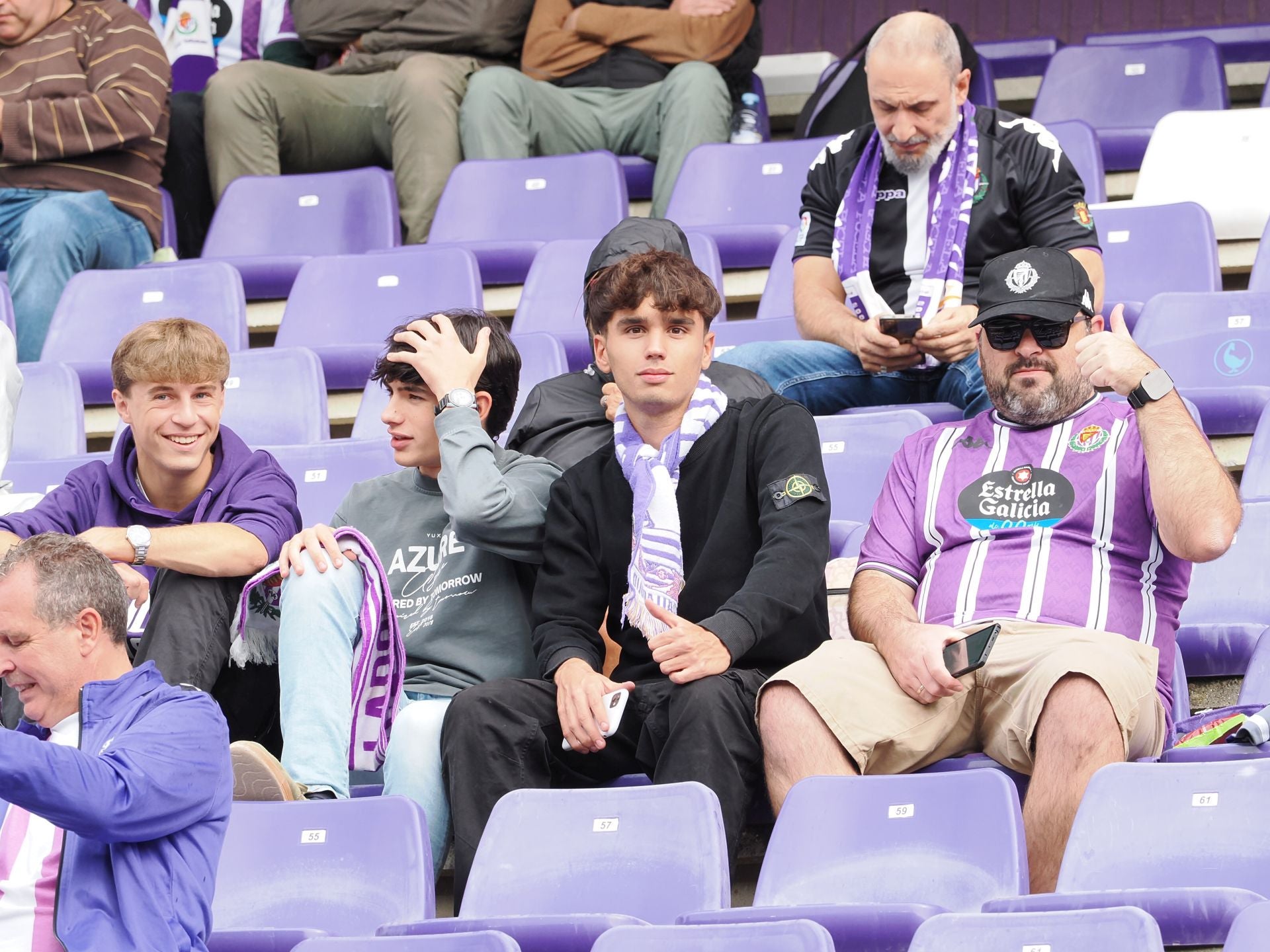 Búscate en la grada del Real Valladolid-Sporting de Gijón (3/4)