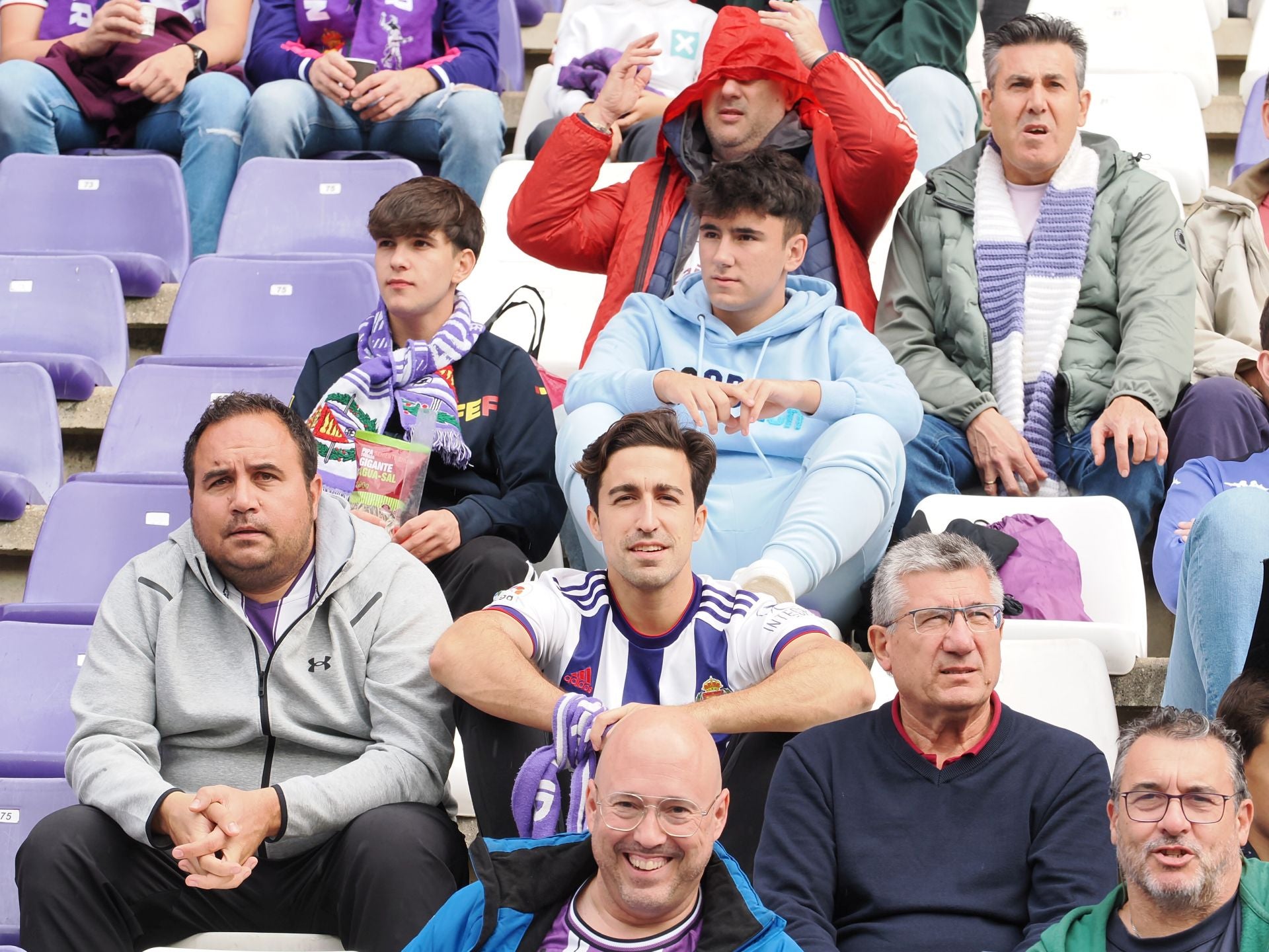 Búscate en la grada del Real Valladolid-Sporting de Gijón (3/4)